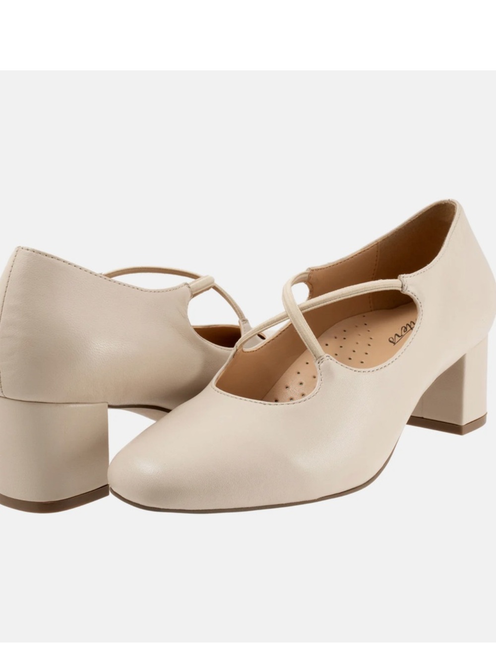 Trotters Demi Pump in Off-White 8N